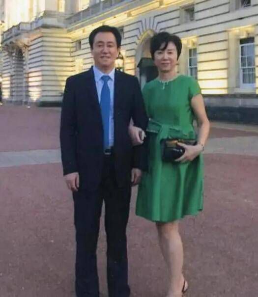 大胸女晃奶gif动态图