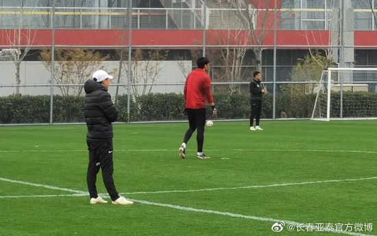 被触手调教灌满三张小嘴