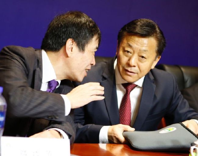 老板把我抱进办公室揉我胸视频