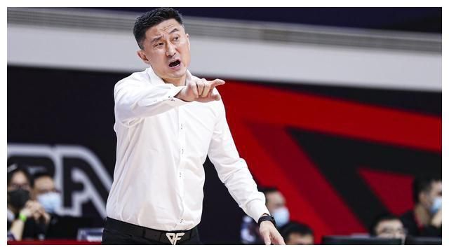 圣女当众被迫高潮h