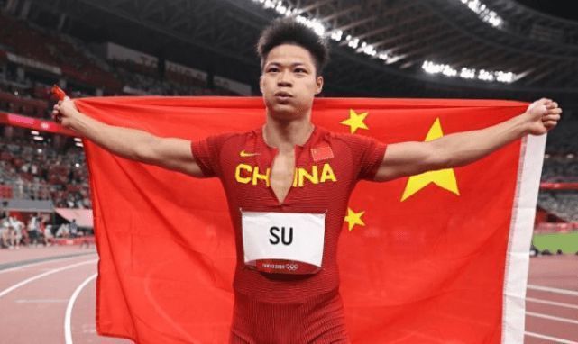 巨胸流奶水视频在线播放