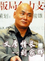 他揉捏她两乳不停呻吟小视频